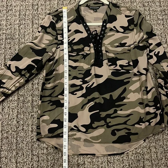 Rock & Republic Women Green Camo Lace up Pullover Shirt size Small - Picture 4 of 8